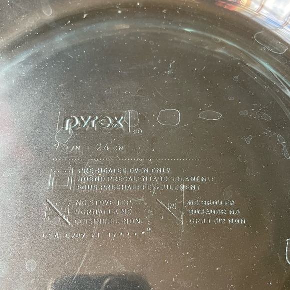 Vintage, Fluted Edge Pie Pan, 9.5 inches, by Pyrex - Picture 4 of 6